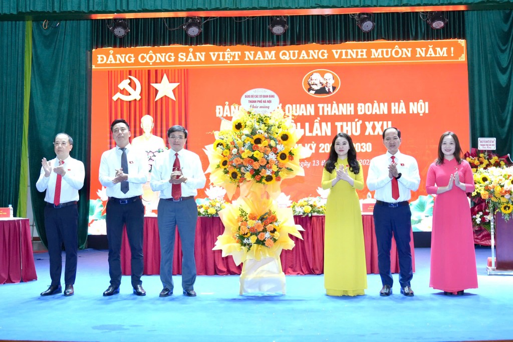 Nhà báo Nguyễn Mạnh Hưng