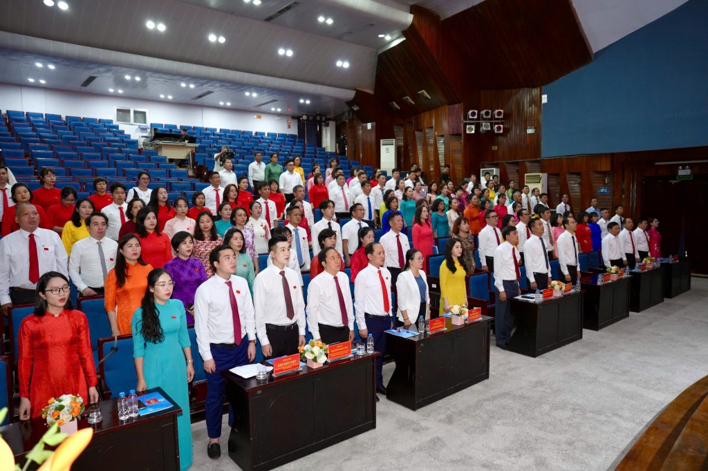 Các đại biểu, đảng viên dự Đại hội