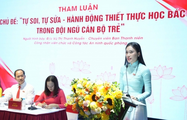 Tự soi, tự sửa - hành động thiết thực học tập Bác