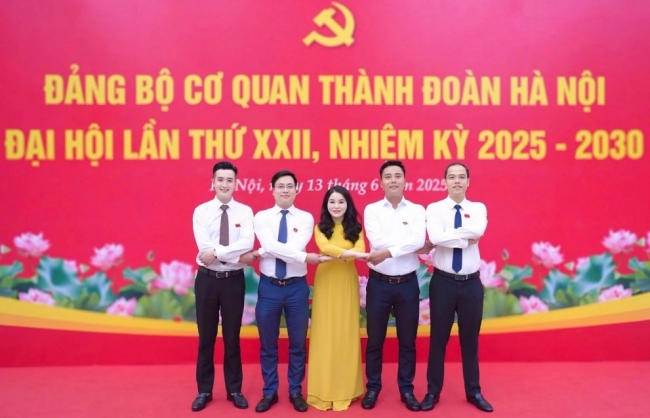 Nêu cao tính gương mẫu đi đầu, vững bước tiến vào kỷ nguyên mới
