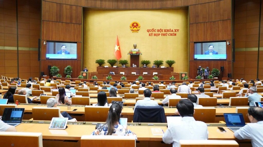 Quốc hội biểu quyết thông qua Luật Thuế tiêu thụ đặc biệt (sửa đổi). Ảnh: quochoi.vn
