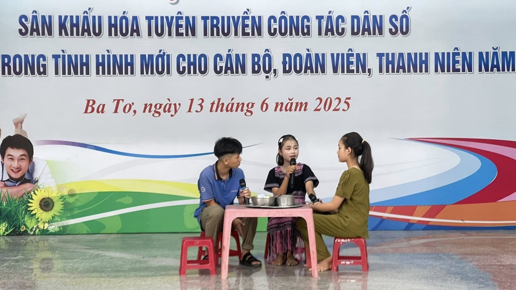 Quảng Ngãi: Sân khấu hóa tuyên truyền về dân số và phát triển