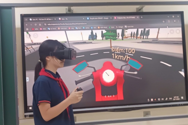 Học trò Hà thành dùng công nghệ VR giáo dục an toàn giao thông