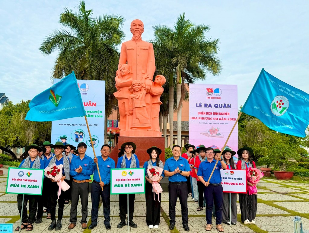 Các đội nhận cờ lệnh xuất quân
