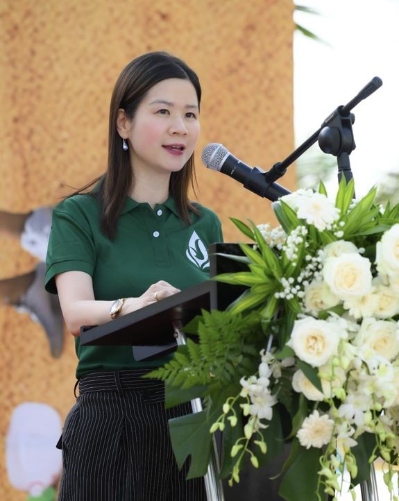 Chia sẻ về ý nghĩa chiến dịch, TS. Lê Thái Hà – Giám đốc Điều hành Quỹ Vì tương lai xanh, cho biết: “Rác thải nhựa không còn là vấn đề môi trường đơn lẻ, mà là thách thức phát triển bền vững toàn cầu. Với chiến dịch “Cùng hành động vì biển xanh”, chúng tôi kỳ vọng tạo ra tác động thực chất, không chỉ bằng hành động làm sạch các bờ biển mà còn bằng sự thay đổi nhận thức – để mỗi cá nhân thấy rõ vai trò của mình trong việc bảo vệ tài nguyên biển. Đây là một bước đi cụ thể trong hành trình dài hạn Chia sẻ về ý nghĩa chiến dịch, TS. Lê Thái Hà – Giám đốc Điều hành Quỹ Vì tương lai xanh, cho biết: “Rác thải nhựa không còn là vấn đề môi trường đơn lẻ, mà là thách thức phát triển bền vững toàn cầu. Với chiến dịch “Cùng hành động vì biển xanh”, chúng tô