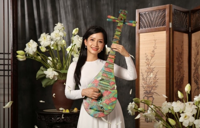 Nghệ sĩ Vũ Diệu Thảo làm báo để lan tỏa tình yêu đàn tỳ bà