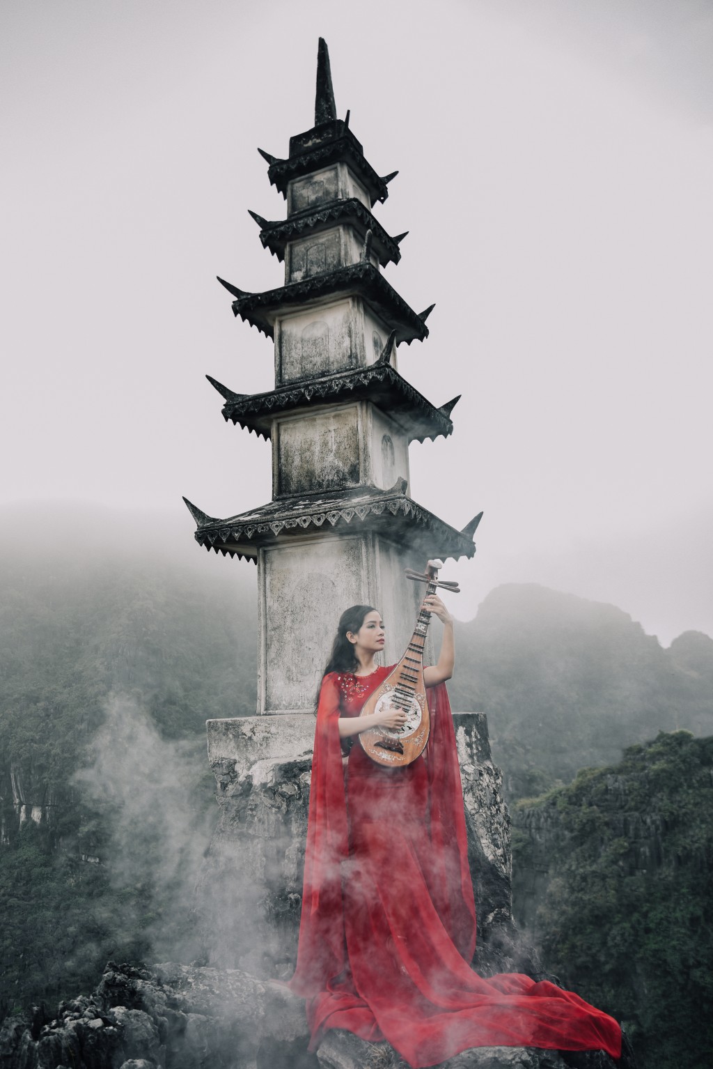 Nghệ sĩ Vũ Diệu Thảo làm báo để lan tỏa tình yêu đàn tỳ bà