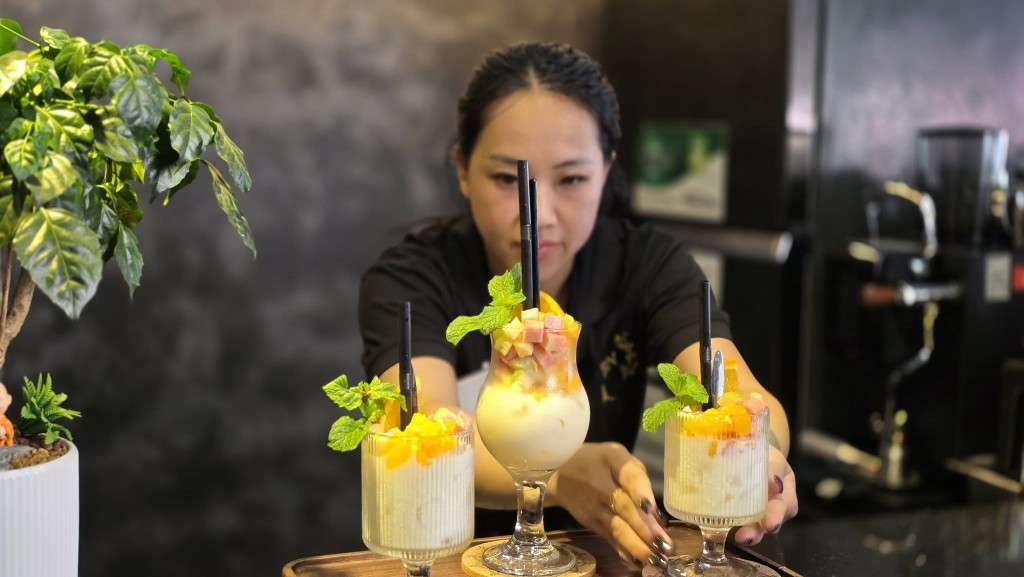 Pha chế đồ uống: Nghề thời thượng “gây sốt” giới trẻ hiện đại