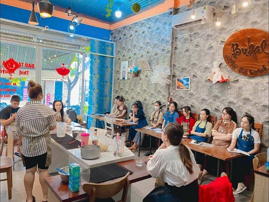 Pha chế đồ uống: Nghề thời thượng “gây sốt” giới trẻ hiện đại