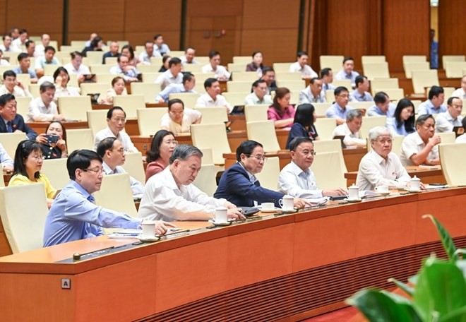 Tổng Bí thư Tô Lâm, các lãnh đạo Đảng, Nhà nước và các đại biểu Quốc hội bấm nút thông qua Luật Tổ chức chính quyền địa phương sửa đổi