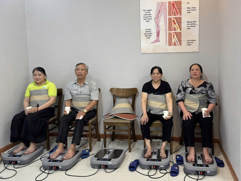 Đến với Câu lạc bộ CSSK An Sinh người dân được sử dụng máy massage trị liệu sinh học ứng dụng trong việc chăm sóc sức khỏe chủ động, được hỗ trợ kiểm tra sức khỏe…