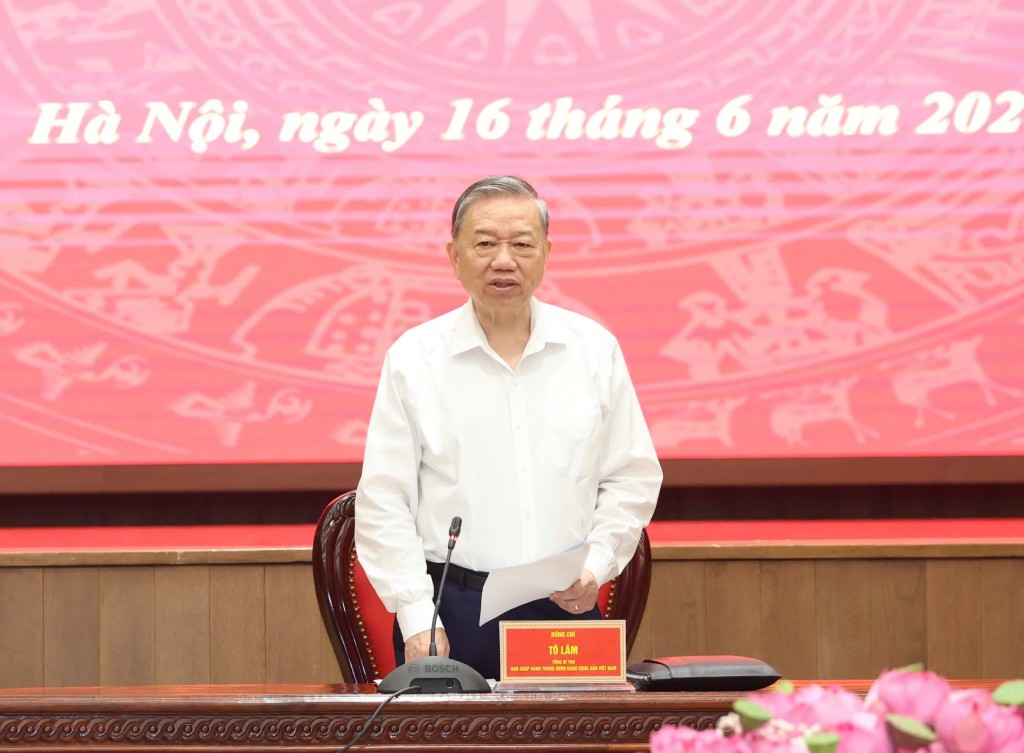 Tổng Bí thư làm việc với Hà Nội về sắp xếp đơn vị hành chính