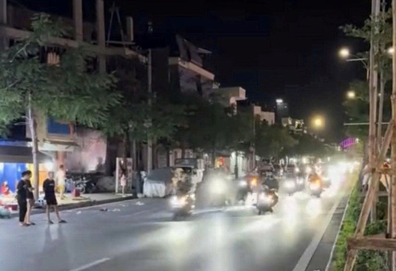 Một số đối tượng lạng lách, đánh võng, vượt đèn đỏ đi trên các tuyến đường Bùi Viện, Võ Nguyên Giáp, Hồ Sen, Tô Hiệu, Lê Hồng Phong... Một số đối tượng lạng lách, đánh võng, vượt đèn đỏ đi trên các tuyến đường Bùi Viện, Võ Nguyên Giáp, Hồ Sen, Tô Hiệu, Lê Hồng Phong...