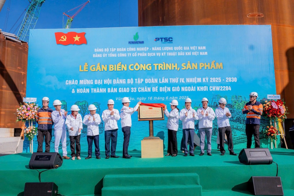 PTSC bàn giao 33 chân đế điện gió xuất khẩu sang châu Âu