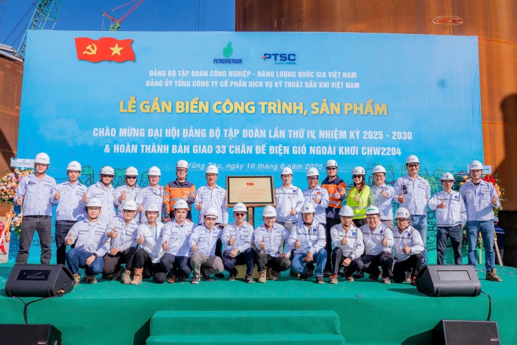 PTSC bàn giao 33 chân đế điện gió xuất khẩu sang châu Âu