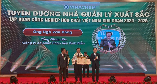 Tổng Giám đốc Bình Điền được vinh danh Nhà lãnh đạo xuất sắc Vinachem