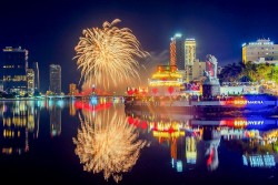 Cuộc đối đầu đỉnh cao giữa hai "cường quốc" pháo hoa