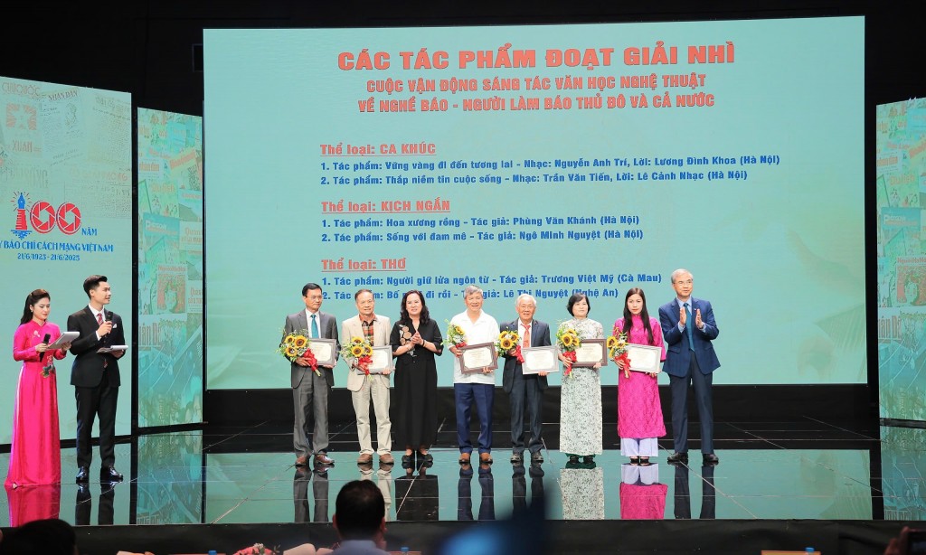 Tiếp thêm ngọn lửa đam mê cho những người làm báo