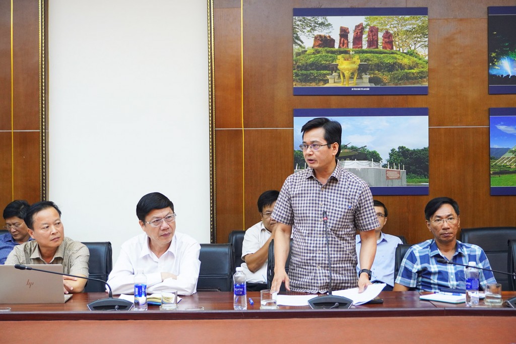 Các Sở, ban, ngành báo cáo tại cuộc họp (Ảnh quangtri.gov)