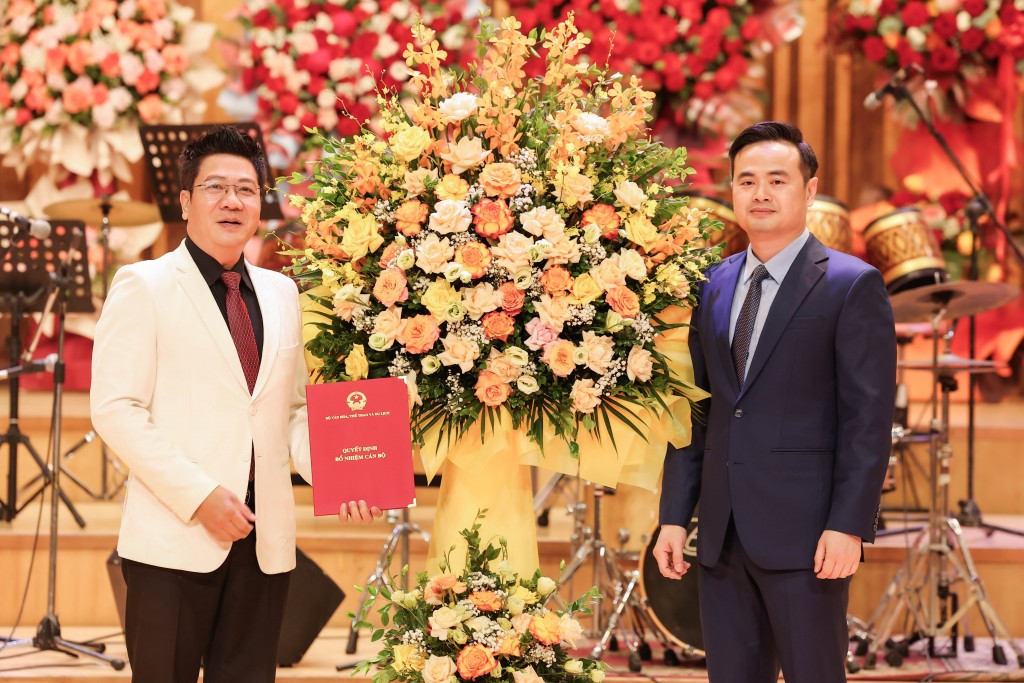 TS, NSND Quốc Hưng nhận quyết định
