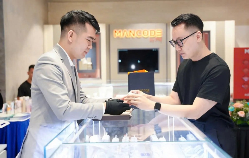 Bằng cách trình làng thương hiệu Mancode by PNJ, công ty mở rộng phục vụ nhóm khách hàng nam giới. Ảnh: Minh Trường 