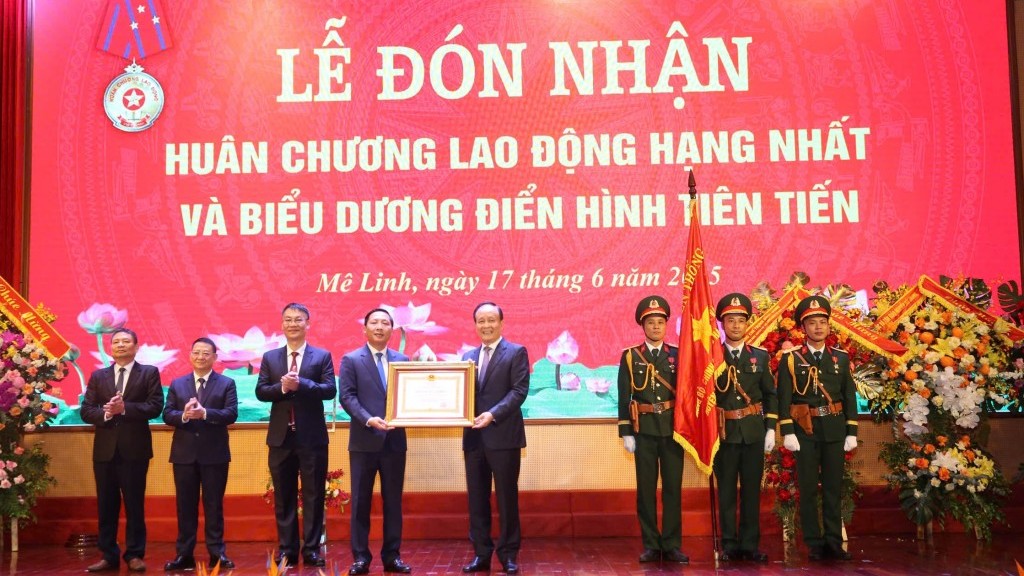Huyện Mê Linh vinh dự đón nhận Huân chương Lao động hạng Nhất