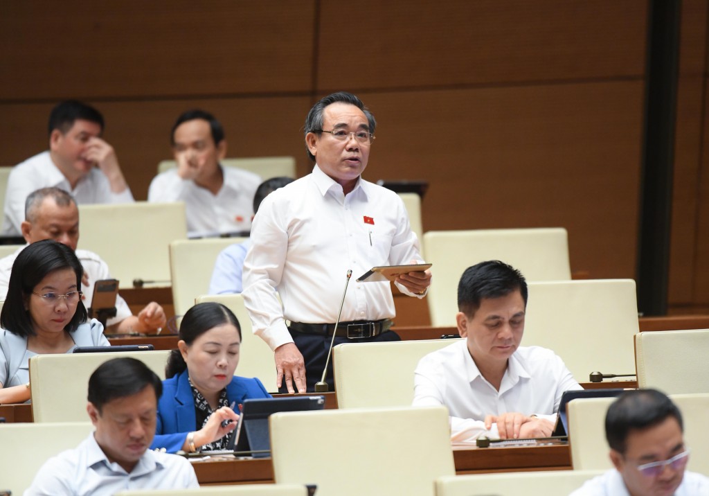 Hàng giả là 