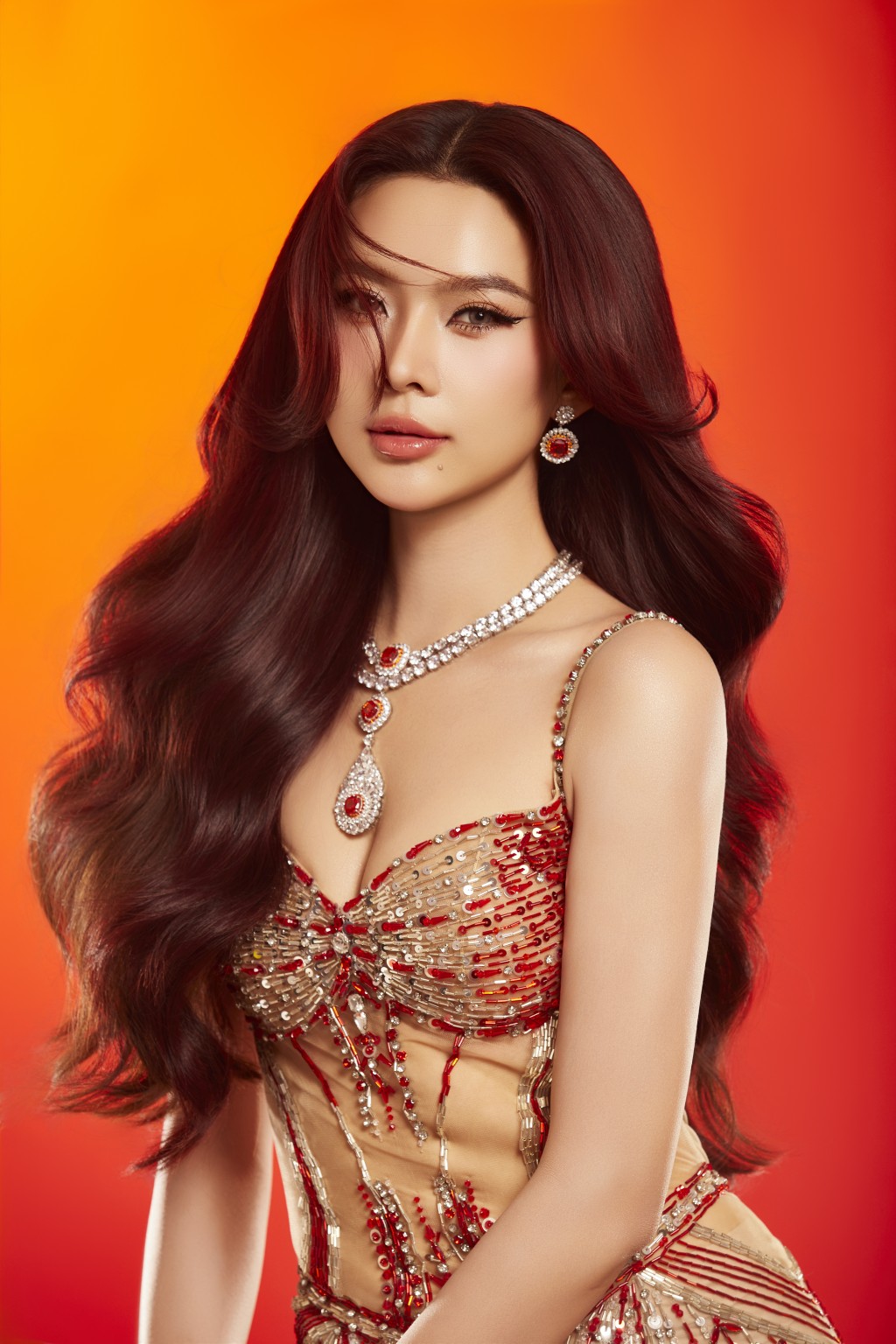Đinh Thị Triều Tiên tung bộ ảnh cuốn hút trước thềm bán kết