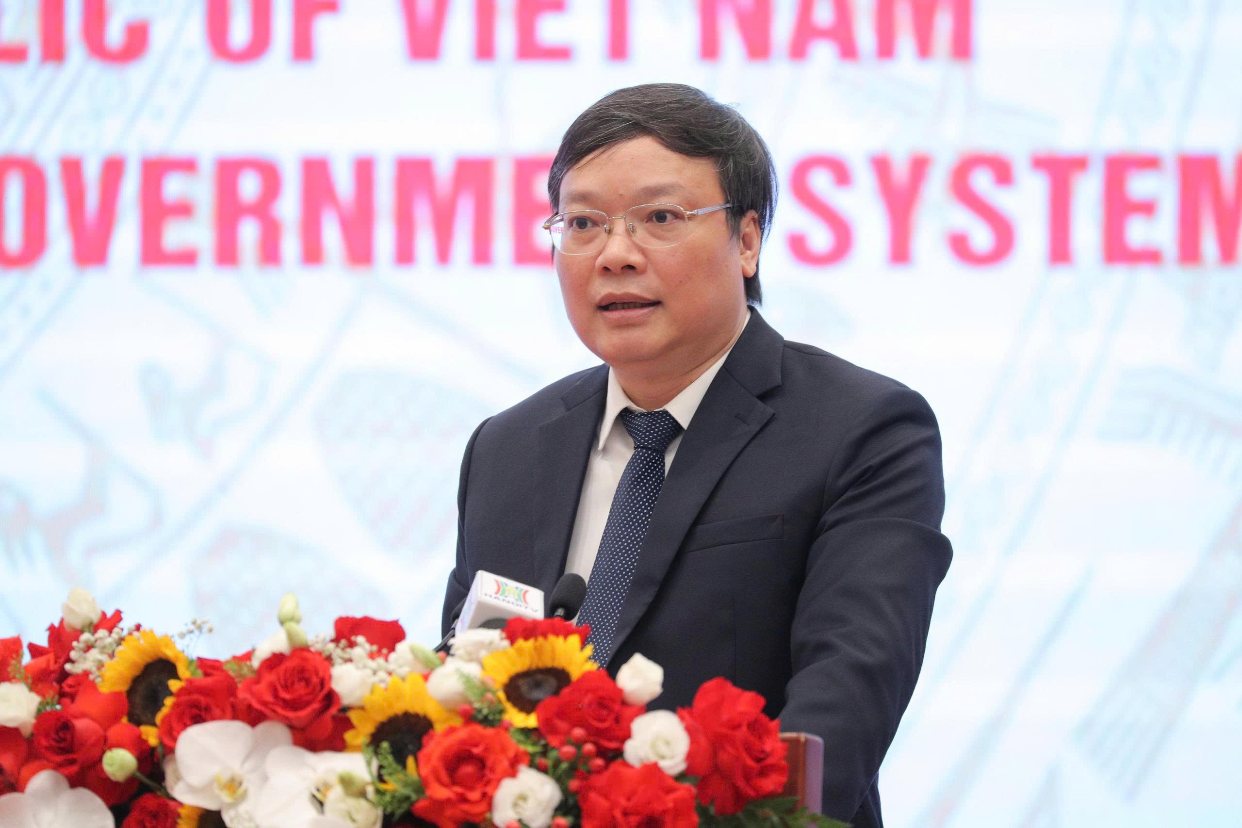 Thứ trưởng Bộ Nội vụ Trương Hải Long phát biểu tại họp báo. Ảnh: Hồ Long