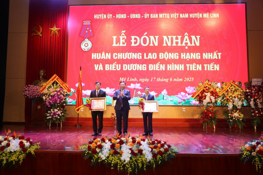Huyện Mê Linh vinh dự đón nhận Huân chương Lao động hạng Nhất