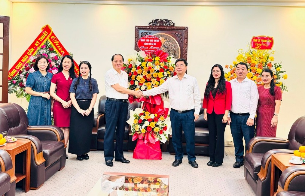 Lãnh đạo TP Hà Nội chúc mừng các cơ quan báo chí