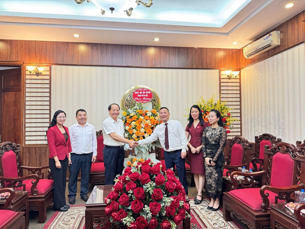 Lãnh đạo TP Hà Nội chúc mừng các cơ quan báo chí