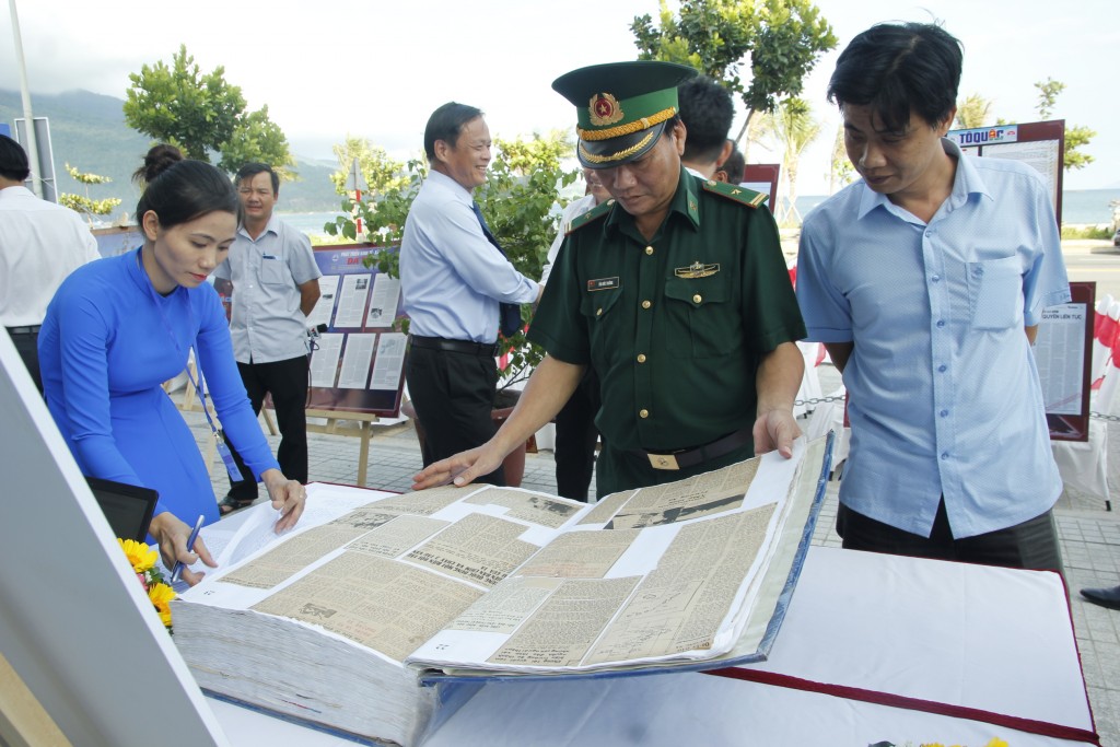 Tại Nhà Trưng bày Hoàng Sa, báo chí được nâng niu như những bảo vật lịch sử, giúp các thế hệ hiểu rõ hơn về hành trình bảo vệ chủ quyền qua từng con chữ