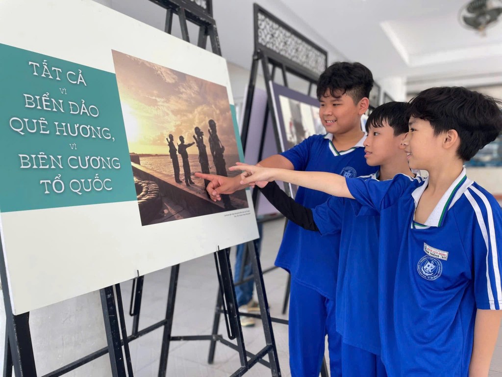Với các hình thức trưng bày sinh động, triển lãm lưu động của Nhà Trưng bày Hoàng Sa khơi gợi sự quan tâm của thế hệ trẻ đối với chủ quyền biển đảo