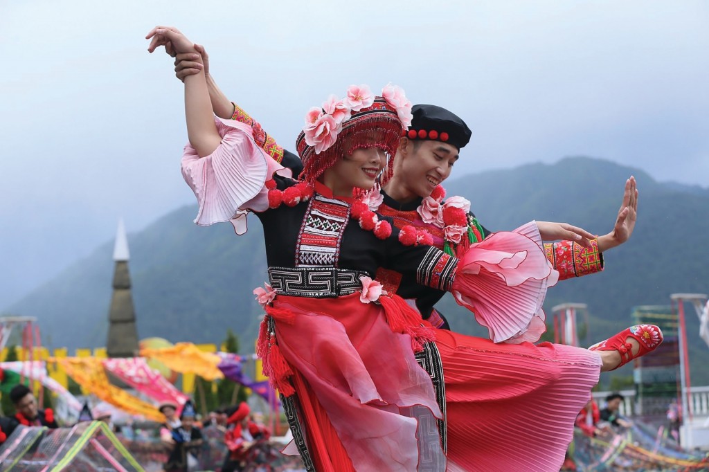 Show diễn “Vũ điệu trên mây” tại Sun World Fansipan Legend tái hiện sinh động văn hóa Tây Bắc