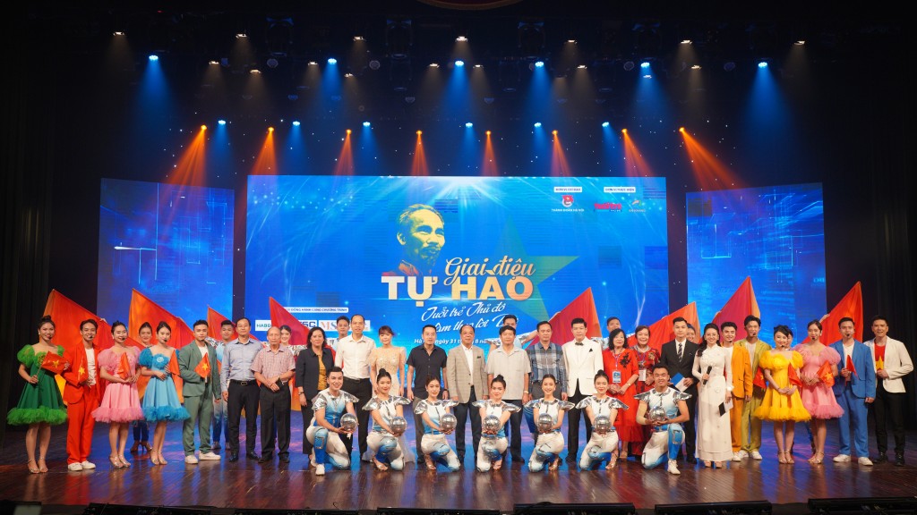 Chương trình nghệ thuật Giai điệu tự hào - Tuổi trẻ Thủ đô làm theo lời Bác do báo Tuổi trẻ Thủ đô tổ chức