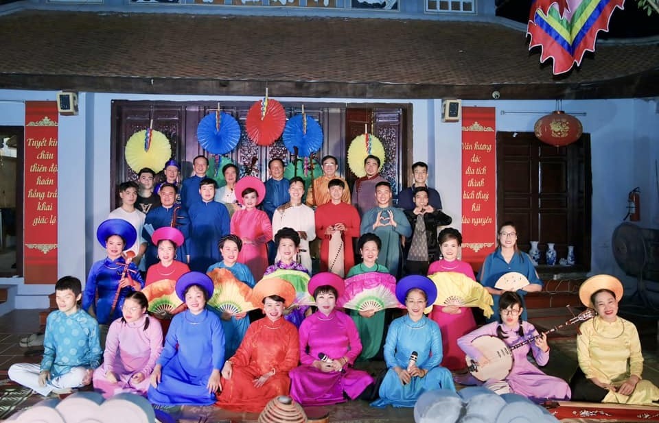 Người trẻ giữ hồn hát văn giữa dòng đời hiện đại
