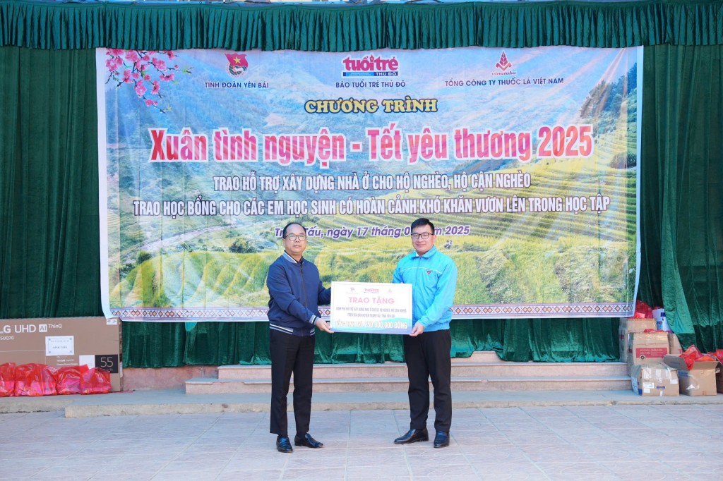 Thắp sáng yêu thương từ những ngôi nhà mới