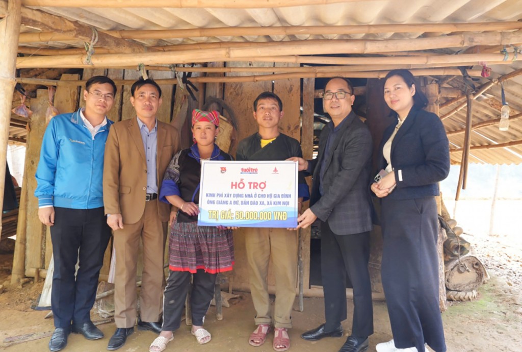 Thắp sáng yêu thương từ những ngôi nhà mới