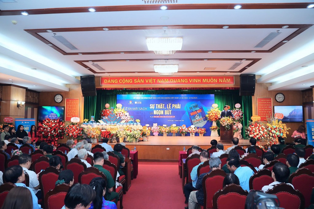 Cuốn sách đầy chiêm nghiệm của nhà báo Hồ Quang Lợi
