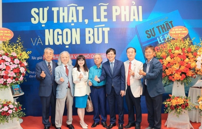 Cuốn sách đầy chiêm nghiệm của nhà báo Hồ Quang Lợi
