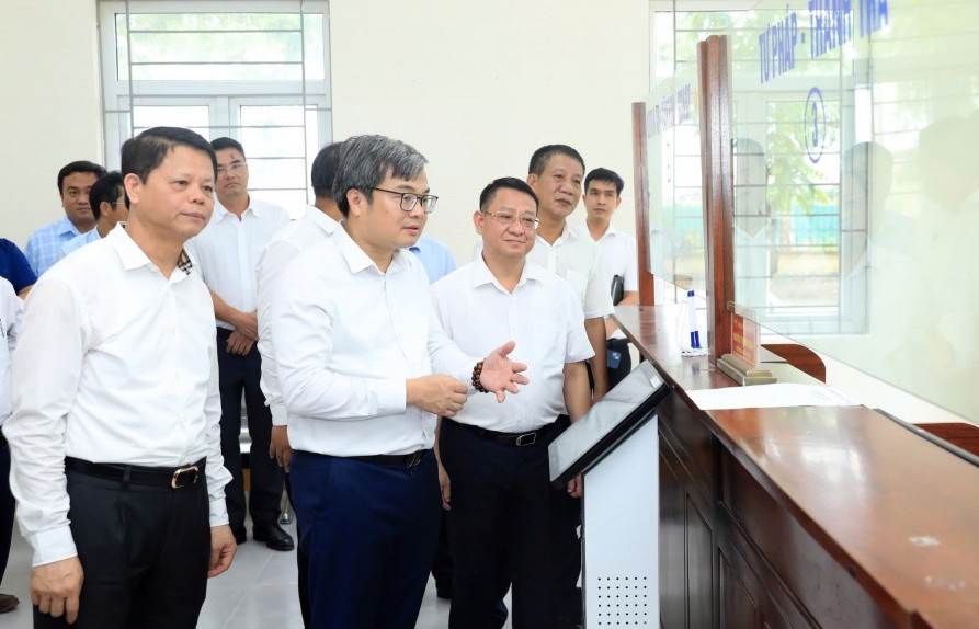Lãnh đạo  UBND TP Hà Nội  kiểm tra vận hành chính quyền 2 cấp