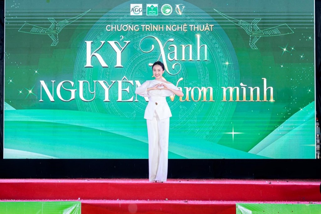MC Ngân Hà - Tổng đạo diễn chương trình nghệ thuật