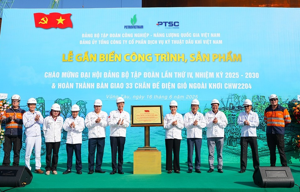 Petrovietnam hoàn thành 33 chân đế điện gió xuất khẩu