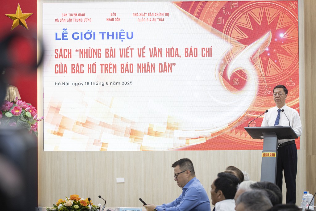 đồng chí Vũ Trọng Lâm - Giám đốc, Tổng Biên tập Nhà xuất bản Chính trị Quốc gia Sự thật thông tin về cuốn sách