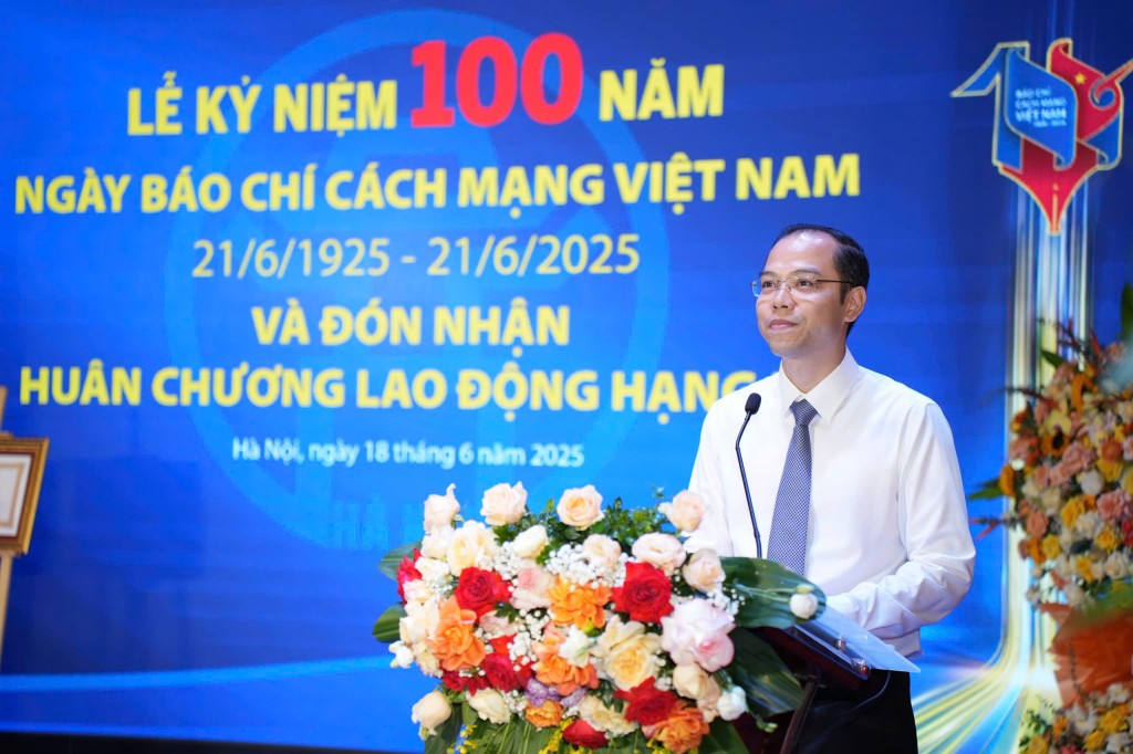 đồng chí Nguyễn Tiến Hưng - Uỷ viên BCH Trung ương Đoàn, Phó Bí thư Thành đoàn, Chủ tịch Hội Sinh viên TP Hà Nội phát biểu tại buổi lễ