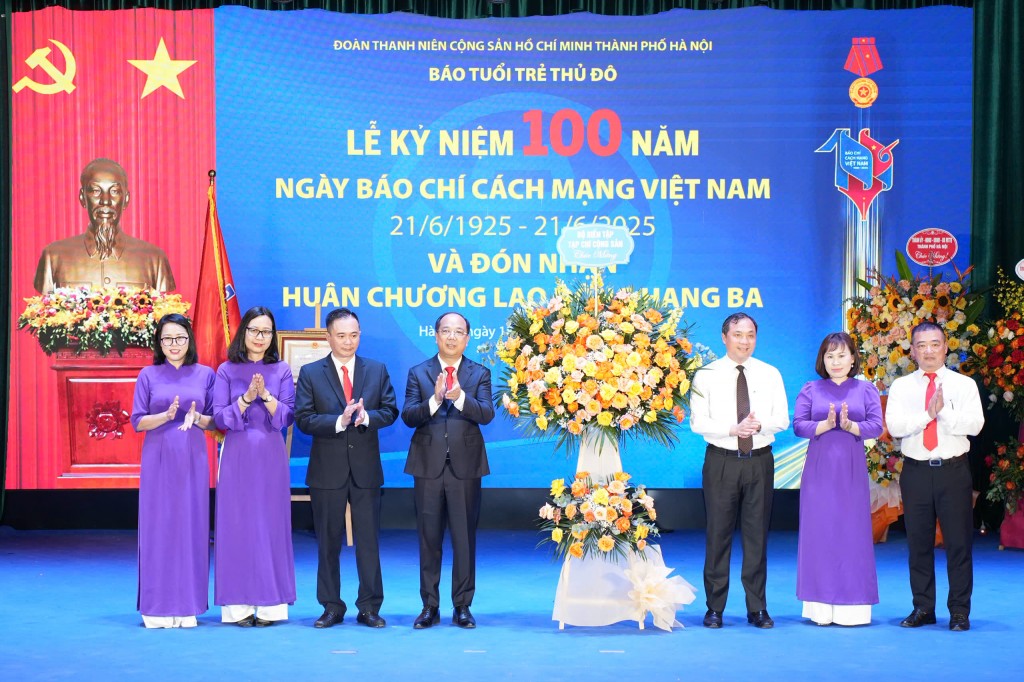 Đồng chí Hoàng Trung Dũng, Hoàng Trung Dũng, Uỷ viên BCH Trung ương Đảng, TBT Tạp chí cộng sản