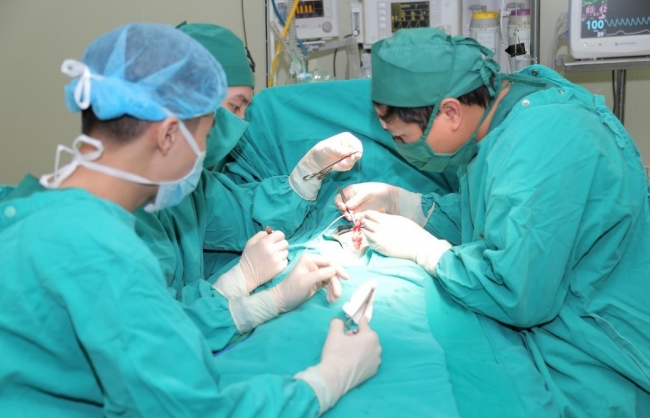 Nam sinh 15 tuổi phải cắt bỏ tinh hoàn vì điều trị chậm trễ