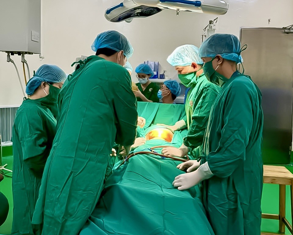 Phẫu thuật thành công cho sản phụ bị rau cài răng lược nguy hiểm