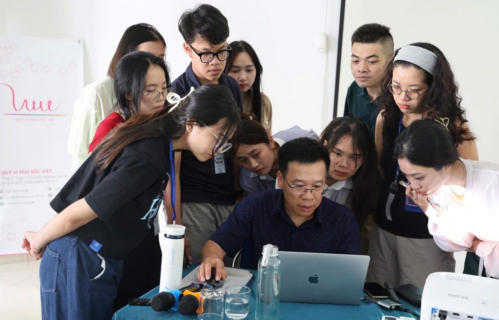 Gõ nhịp nghề báo từ những trái tim trẻ